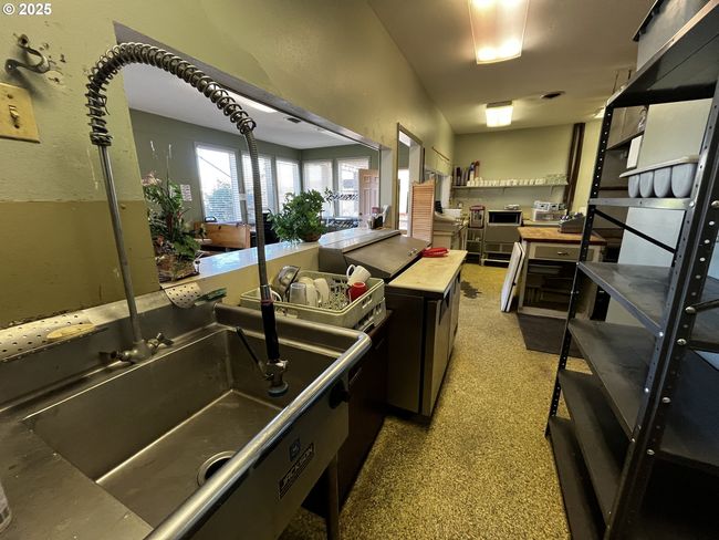 99 3 Rd St, House other with 1 bedrooms, 2 bathrooms and null parking in Maupin OR | Image 18