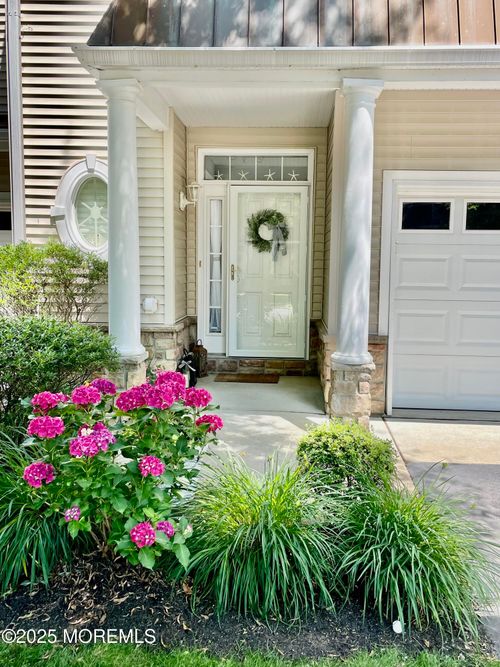 8 Bay Breeze Ct, Manahawkin, NJ, 08050-3338 | Card Image