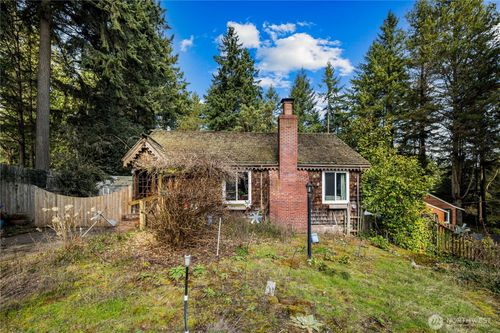 2552 Ne 168th St, Lake Forest Park, WA, 98155-6133 | Card Image