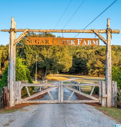 575 Guinns Cove Rd, Hayden, AL, 35079-4577 | Card Image