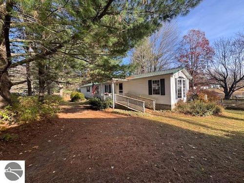 488 Autumn Rd, Cadillac, MI, 49601-9167 | Card Image