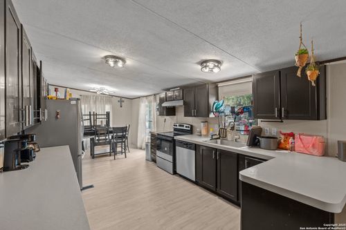 129 Kothmann Rd, La Vernia, TX, 78121-5236 | Card Image