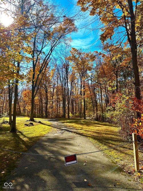 11401 Forest Knoll Cir, Fishers, IN, 46037-9752 | Card Image