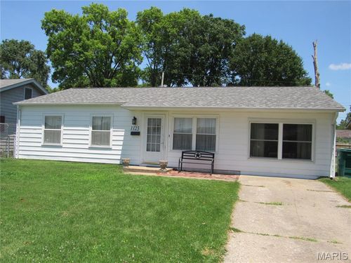 1123 Saint Benedict Dr, East Saint Louis, IL, 62206-1440 | Card Image