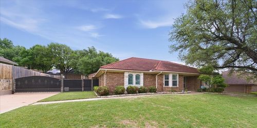 8325 Crosswind Dr, Fort Worth, TX, 76179-3006 | Card Image