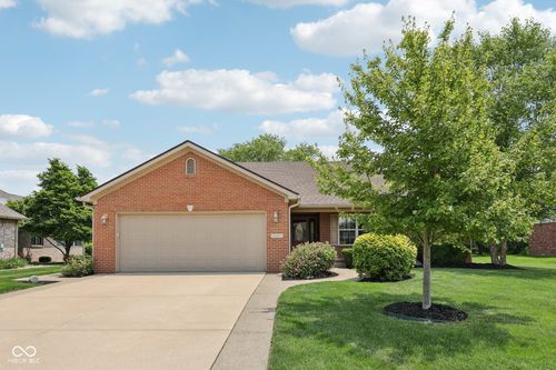 3571 S Cedar Creek Ln, New Palestine, IN, 46163-8718 | Card Image