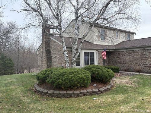 23944 Greening Dr, Novi, MI, 48375-3136 | Card Image