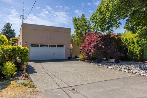 2371 Lovell Ave, Sidney, BC, V8L2J5 | Card Image