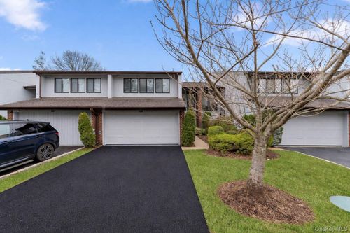 124 Foxwood Dr, Jericho, NY, 11753-1117 | Card Image