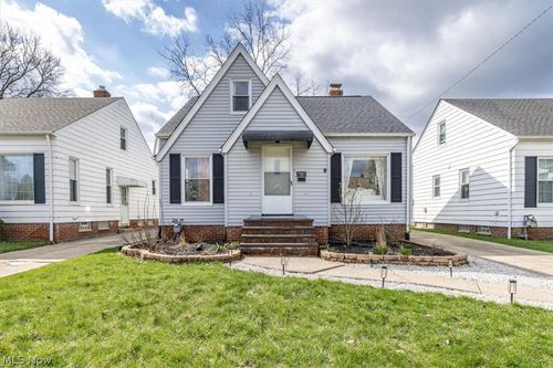 7907 Renwood Dr, Parma, OH, 44129-4462 | Card Image