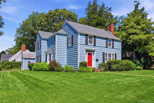 10 Polly Ln, Glen Head, NY, 11545-1026 | Card Image