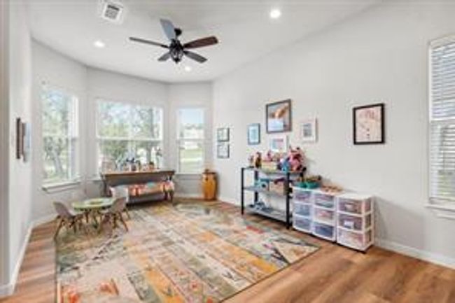 404 Cargill Dr, House other with 4 bedrooms, 2 bathrooms and 4 parking in Spicewood TX | Image 4