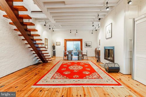 225 Montrose St, PHILADELPHIA, PA, 19147-4226 | Card Image