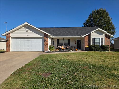 2210 Holly Ln, Miami, OK, 74354-1498 | Card Image