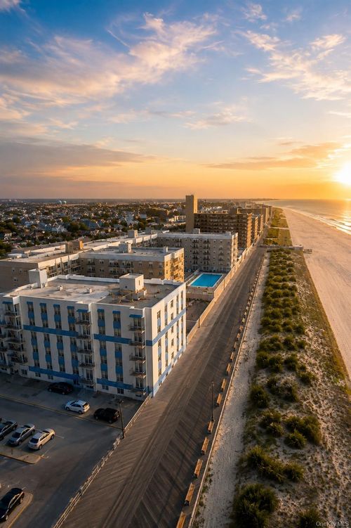 205-10 Franklin Blvd, Long Beach, NY, 11561-4511 | Card Image