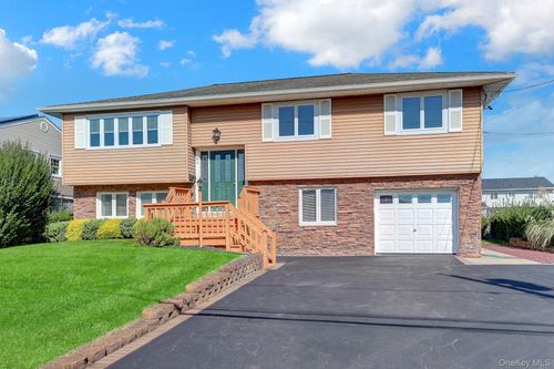 45 Florence Avenue, Oyster Bay, NY, 11758 | Card Image