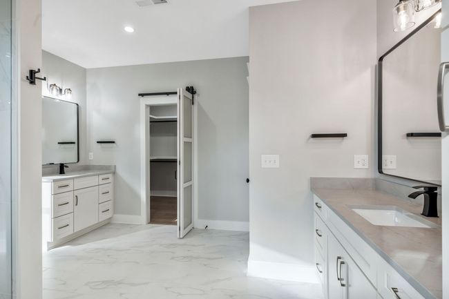 Primary Bathroom | Image 33