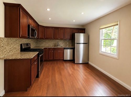 81 Bellwood Ave, South Setauket, NY, 11720-1140 | Card Image