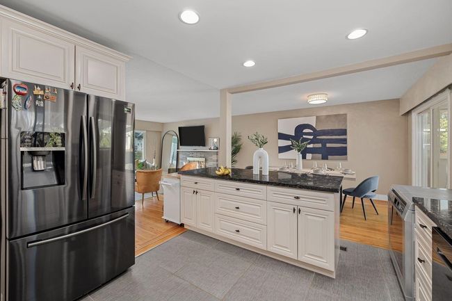 912 Seacrest Crt, House other with 6 bedrooms, 3 bathrooms and 3 parking in Port Moody BC | Image 12