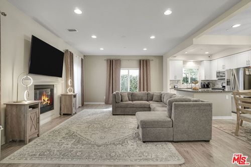 22755 Walnut Park Ln, Newhall, CA, 91321-1128 | Card Image