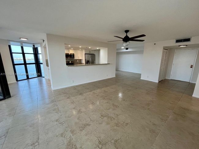 APT-2001 - 4000 Towerside Ter, Condo with 2 bedrooms, 2 bathrooms and null parking in Miami FL | Image 10