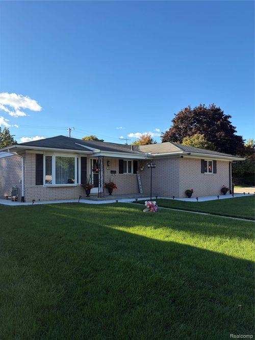 2655 Clayton Drive, Troy, MI, 48083 | Card Image