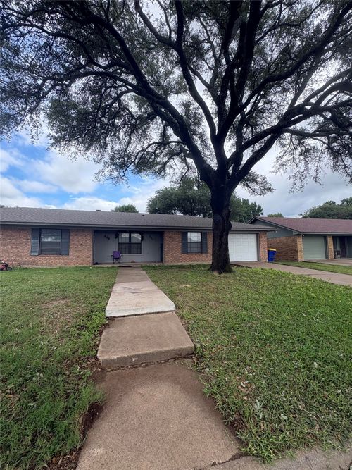 411 Bond St, Hillsboro, TX, 76645-2332 | Card Image