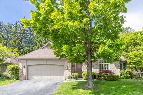 22170 Orchard Way, Beverly Hills, MI, 48025-3551 | Card Image