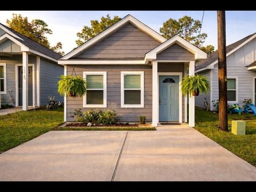 16606 E Forrestal, Montgomery, TX, 77316-2907 | Card Image