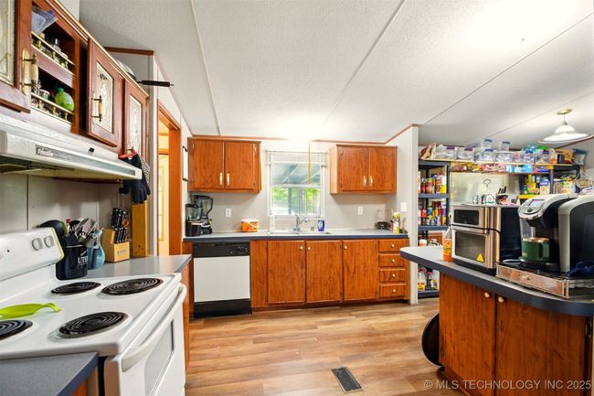 16398 Cumberland Cove Rd, House other with 3 bedrooms, 2 bathrooms and null parking in Madill OK | Image 13
