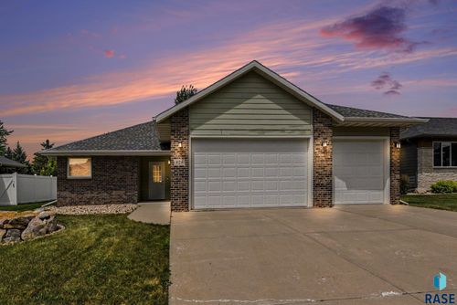 828 E 70th St Street, Sioux Falls, SD, 57108 | Card Image