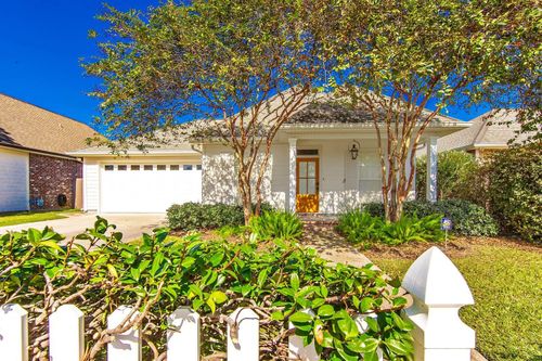 504 Sugar Mill Courtyard, Houma, LA, 70360-6307 | Card Image