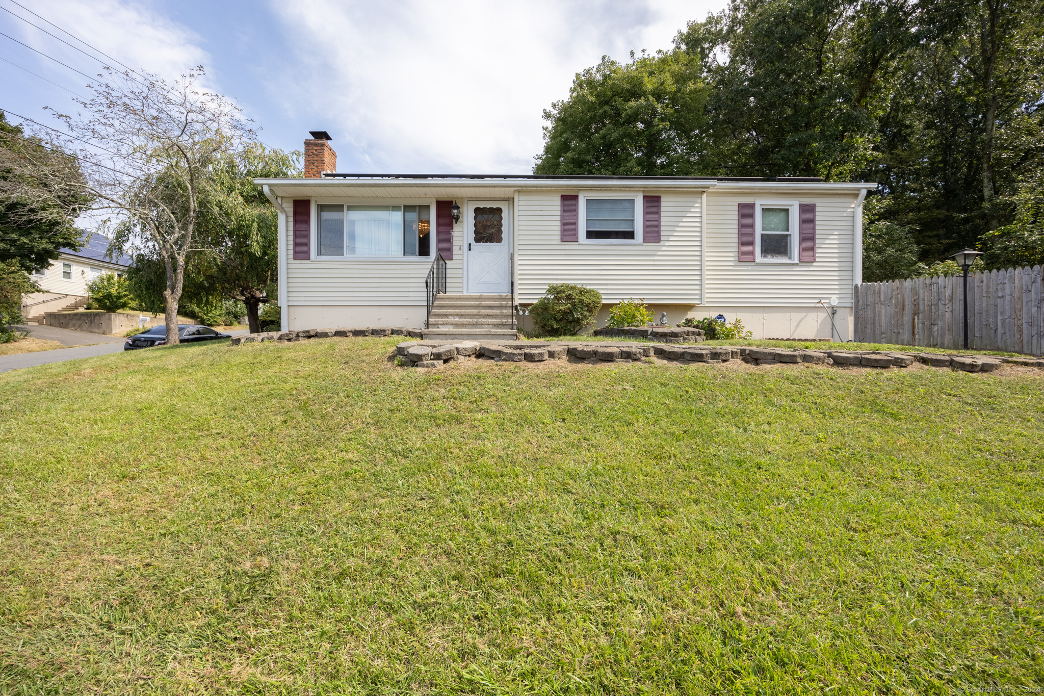 Gorman Cir, Waterbury, CT 06706