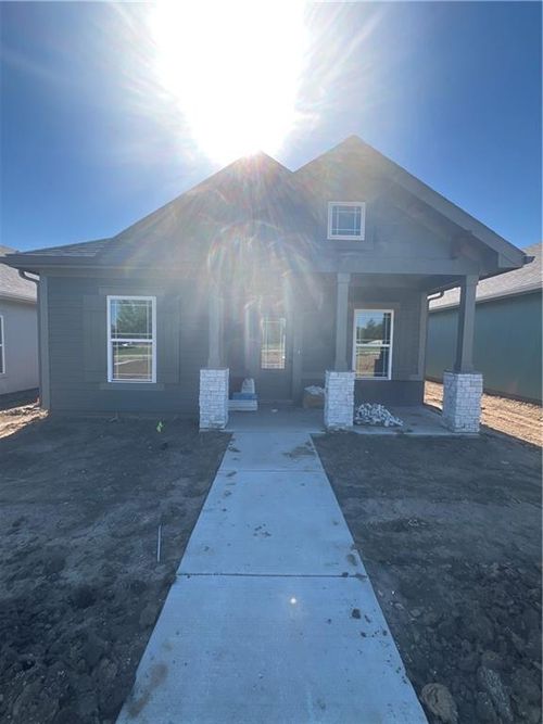3-1600 Cottonwood Creek Ave, Kearney, MO, 64060-8896 | Card Image
