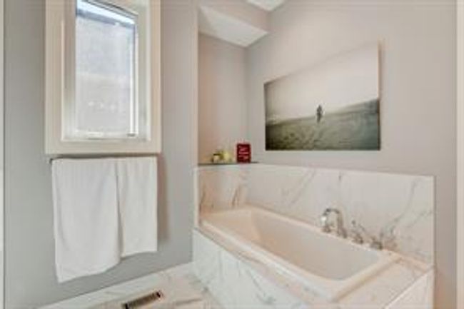 4004 2 St Nw, Home with 4 bedrooms, 3 bathrooms and 2 parking in Calgary AB | Image 29