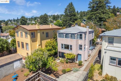 1110 Walnut St, Berkeley, CA, 94707-2631 | Card Image