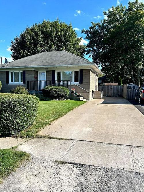 62 Dorothy St, Saint Catharines, ON, L2N4A6 | Card Image