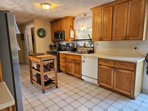 7 Chapman Way, Exeter, NH, 03833-4573 | Card Image