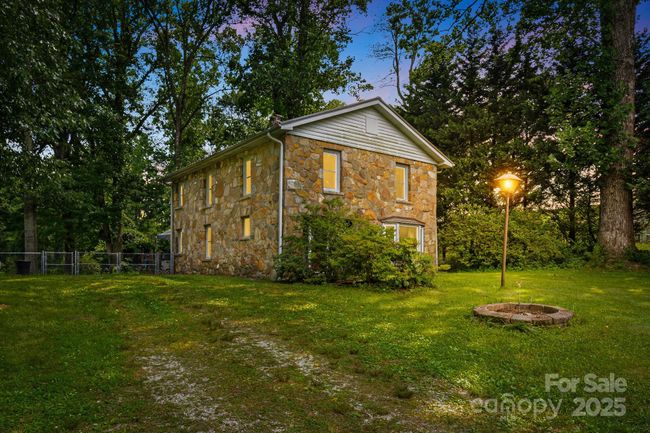 1058 Howard Gap Loop Rd, House other with 3 bedrooms, 3 bathrooms and null parking in Flat Rock NC | Image 31