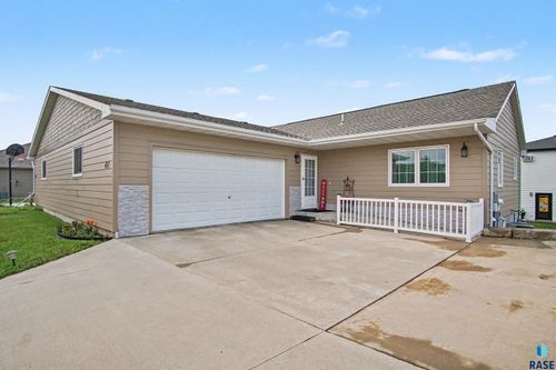 411 Cypress Cir Circle, Harrisburg, SD, 57032 | Card Image