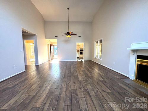 1754 12th St Ne, Hickory, NC, 28601-2001 | Card Image