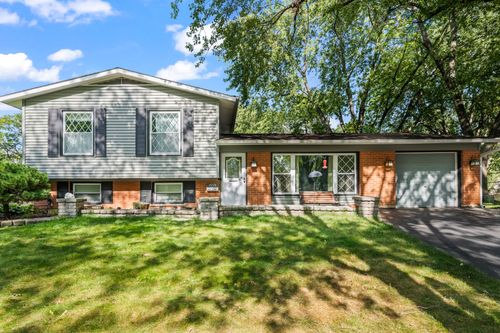 7979 Huntington Cir N, Hanover Park, IL, 60133-2550 | Card Image