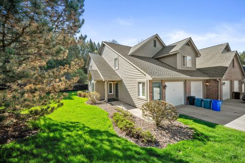 18475 Brookfield Lake Dr, Brookfield, WI, 53045-6177 | Card Image