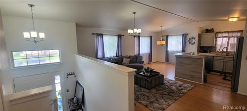 9542 Overlook Ct, Grand Blanc, MI, 48439-7320 | Card Image