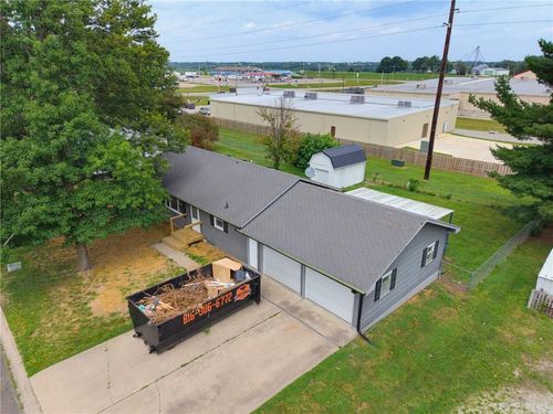 2700 Meadowlark Ln, Trenton, MO, 64683-1124 | Card Image