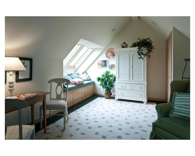 Cozy mother-in-law suite above the garage, with views of the lake | Image 60