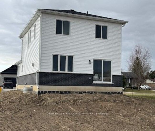 483 Huron St, House other with 3 bedrooms, 3 bathrooms and 2 parking in Wyoming ON | Image 34