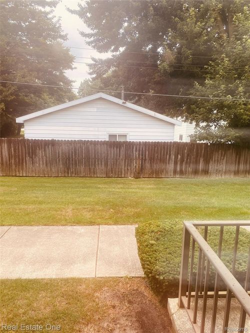 apt-13-275 Maywood St, Marysville, MI, 48040-1345 | Card Image
