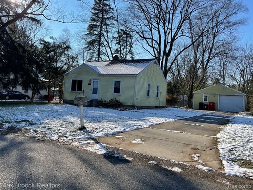 30753 Marshall St, Southfield, MI, 48076-1551 | Card Image