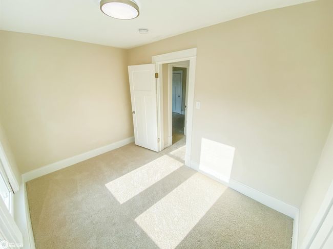 118 S Garfield Ave, Home with 3 bedrooms, 2 bathrooms and 2 parking in Burlington IA | Image 14